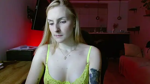 illusorycat online show from November 9, 2:04 pm