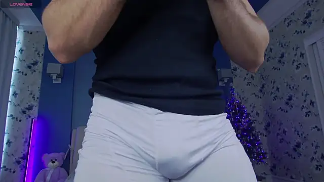 Snapshot of Arilas_ chatting on December 14, 7:40 am Arilas online show from December 14, 7:40 am