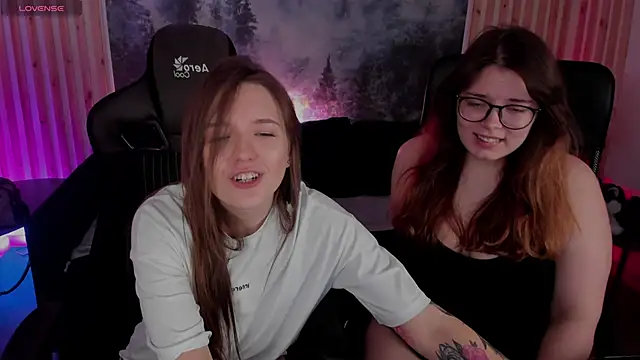 Snapshot of JennyDens chatting on January 11, 9:47 am JennyDens online show from January 11, 9:47 am