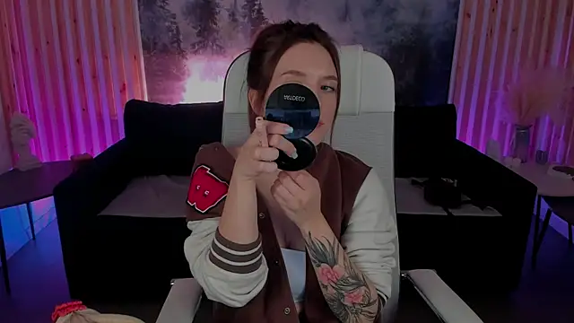 Snapshot of JennyDens chatting on February 10, 5:47 am JennyDens online show from February 10, 5:47 am