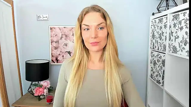 AulloraHoney online show from February 23, 9:33 am