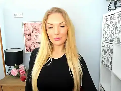 AulloraHoney online show from March 10, 6:16 am