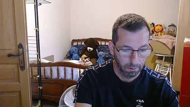 Snapshot of steph19x5 chatting on July 4, 5:02 am steph19x5 online show from July 4, 5:02 am