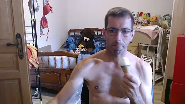 Snapshot of steph19x5 chatting on July 15, 6:24 pm steph19x5 online show from July 15, 6:24 pm