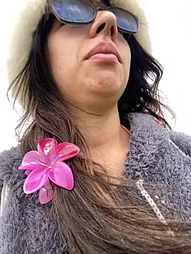 Maggie Fox3 online show from April 13, 4:34 pm