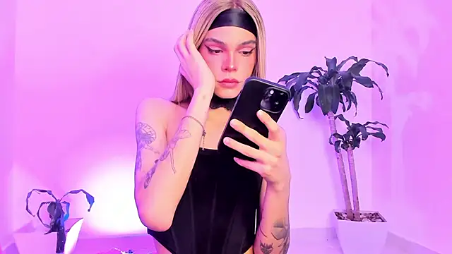 Snapshot of Varya_Ferreira chatting on April 22, 11:01 am Varya Ferreira online show from April 22, 11:01 am