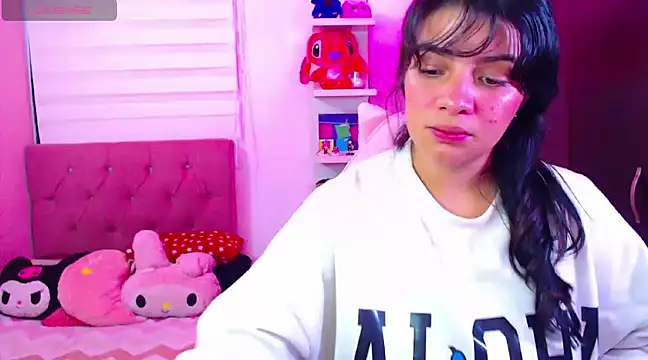 Snapshot of Vannessa__Shy chatting on December 3, 10:07 pm Vannessa Shy online show from December 3, 10:07 pm