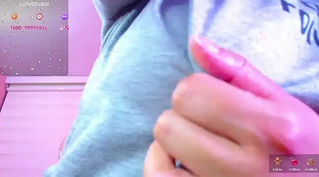 Snapshot of Vannessa__Shy chatting on December 10, 2:05 am Vannessa Shy online show from December 10, 2:05 am