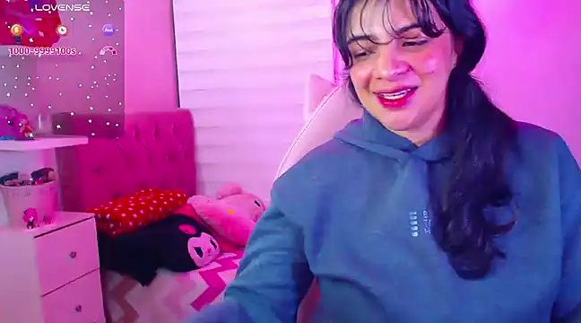 Snapshot of Vannessa__Shy chatting on December 14, 12:22 am Vannessa Shy online show from December 14, 12:22 am
