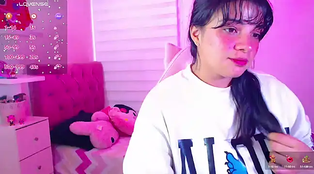 Snapshot of Vannessa__Shy chatting on December 18, 9:51 pm Vannessa Shy online show from December 18, 9:51 pm