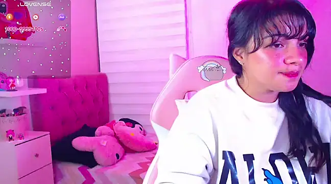 Snapshot of Vannessa__Shy chatting on December 19, 12:56 am Vannessa Shy online show from December 19, 12:56 am