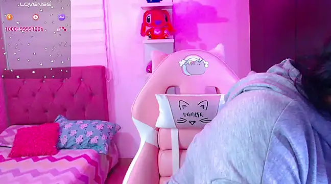Snapshot of Vannessa__Shy chatting on December 30, 8:04 pm Vannessa Shy online show from December 30, 8:04 pm