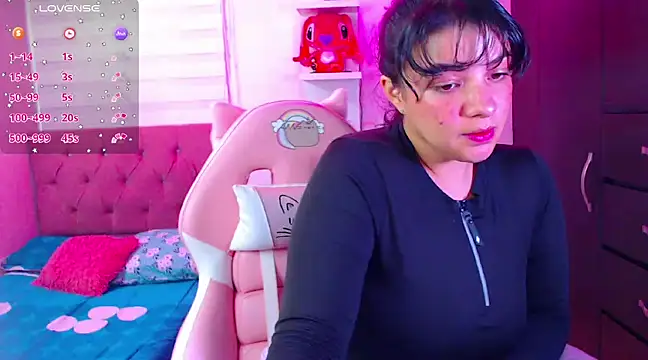 Snapshot of Vannessa__Shy chatting on January 2, 8:57 pm Vannessa Shy online show from January 2, 8:57 pm