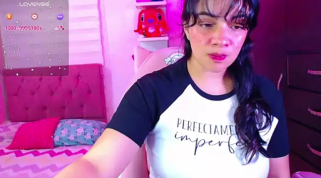 Snapshot of Vannessa__Shy chatting on January 10, 10:25 pm Vannessa Shy online show from January 10, 10:25 pm