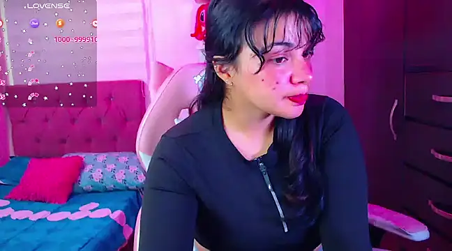 Snapshot of Vannessa__Shy chatting on January 14, 8:37 pm Vannessa Shy online show from January 14, 8:37 pm