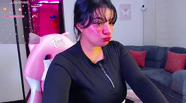 Snapshot of Vannessa__Shy chatting on January 24, 12:20 am Vannessa Shy online show from January 24, 12:20 am