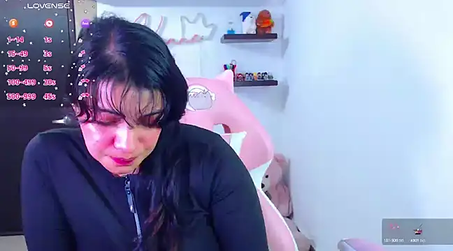 Snapshot of Vannessa__Shy chatting on February 4, 9:31 pm Vannessa Shy online show from February 4, 9:31 pm