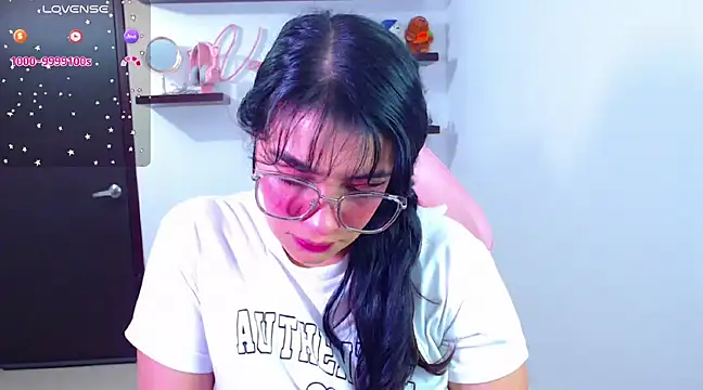 Snapshot of Vannessa__Shy chatting on February 7, 8:10 pm Vannessa Shy online show from February 7, 8:10 pm