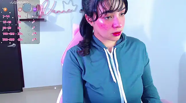 Snapshot of Vannessa__Shy chatting on February 25, 9:35 pm Vannessa Shy online show from February 25, 9:35 pm