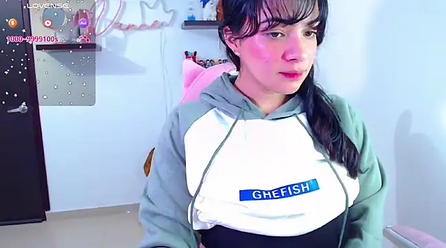 Snapshot of Vannessa__Shy chatting on February 27, 11:48 pm Vannessa Shy online show from February 27, 11:48 pm
