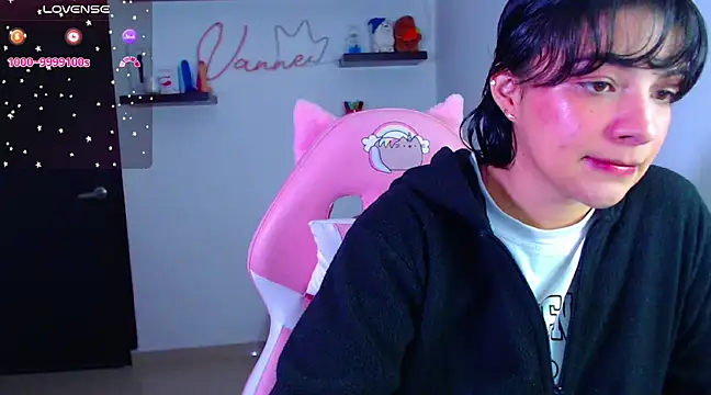 Snapshot of Vannessa__Shy chatting on March 8, 4:06 pm Vannessa Shy online show from March 8, 4:06 pm