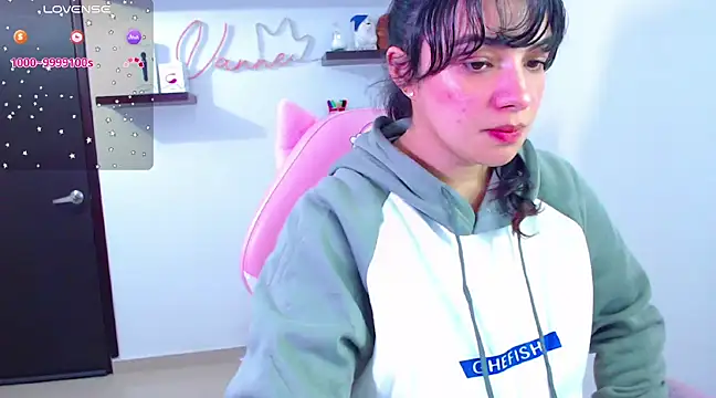 Snapshot of Vannessa__Shy chatting on March 11, 9:59 pm Vannessa Shy online show from March 11, 9:59 pm