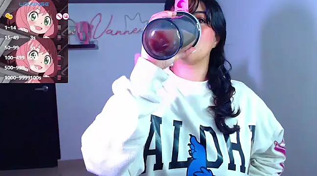 Snapshot of Vannessa__Shy chatting on March 17, 9:23 pm Vannessa Shy online show from March 17, 9:23 pm