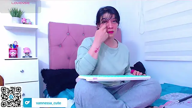 Snapshot of Vannessa__Shy chatting on September 21, 10:00 pm Vannessa Shy online show from September 21, 10:00 pm