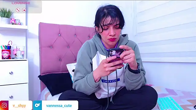 Snapshot of Vannessa__Shy chatting on September 26, 12:36 am Vannessa Shy online show from September 26, 12:36 am
