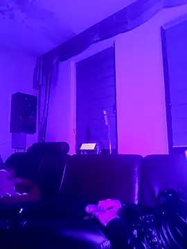 Snapshot of Crystalbitchx chatting on December 14, 1:50 am Crystalbitchx online show from December 14, 1:50 am