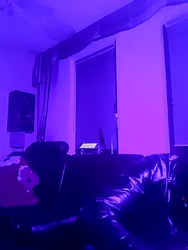 Snapshot of Crystalbitchx chatting on January 4, 1:21 am Crystalbitchx online show from January 4, 1:21 am