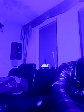 Snapshot of Crystalbitchx chatting on January 6, 11:09 pm Crystalbitchx online show from January 6, 11:09 pm