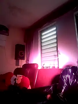 Snapshot of Crystalbitchx chatting on February 16, 7:26 am Crystalbitchx online show from February 16, 7:26 am