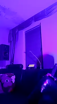 Snapshot of Crystalbitchx chatting on March 7, 11:38 pm Crystalbitchx online show from March 7, 11:38 pm