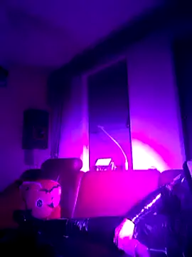 Snapshot of Crystalbitchx chatting on March 8, 2:45 am Crystalbitchx online show from March 8, 2:45 am