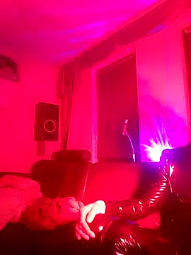 Snapshot of Crystalbitchx chatting on October 13, 10:32 pm Crystalbitchx online show from October 13, 10:32 pm