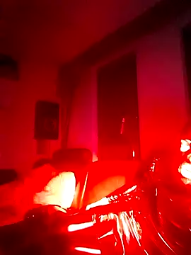 Snapshot of Crystalbitchx chatting on October 16, 2:45 am Crystalbitchx online show from October 16, 2:45 am