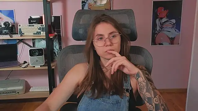 Snapshot of _AnnaStark_ chatting on April 29, 8:26 pm AnnaStark online show from April 29, 8:26 pm
