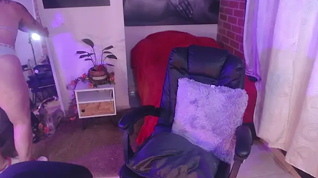 agnes blackmoree online show from April 7, 2:56 am