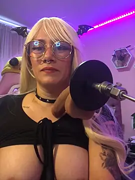 Luna Paris  online show from February 10, 4:04 pm