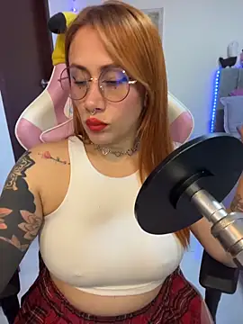 Snapshot of Luna_Paris_ chatting on June 2, 11:18 pm Luna Paris online show from June 2, 11:18 pm