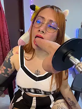 Snapshot of Luna_Paris_ chatting on June 17, 3:24 pm Luna Paris online show from June 17, 3:24 pm