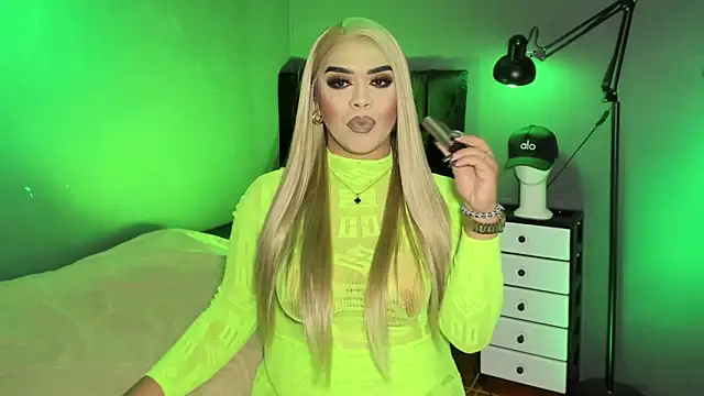 VictoriaEliz online show from May 3, 4:02 pm