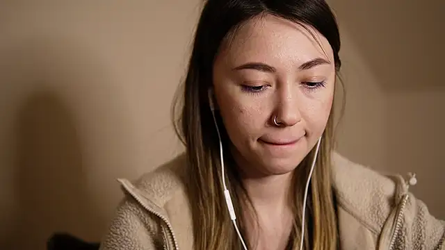 chibi moon  online show from January 10, 8:15 pm