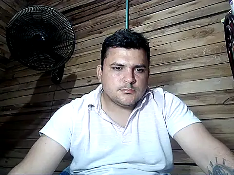 Snapshot of Arcangel_05 chatting on March 23, 2:15 am Arcangel 05 online show from March 23, 2:15 am