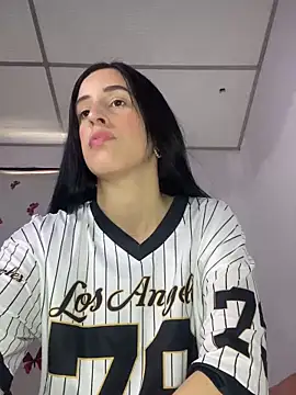 Amira Milker online show from December 21, 5:40 pm