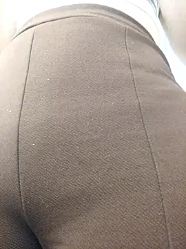 Amira Milker online show from March 12, 1:30 pm