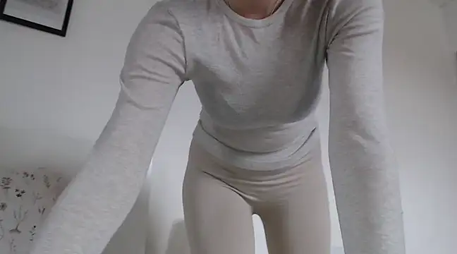 Snapshot of ocean_eyess_ chatting on February 24, 2:15 pm ocean eyess online show from February 24, 2:15 pm