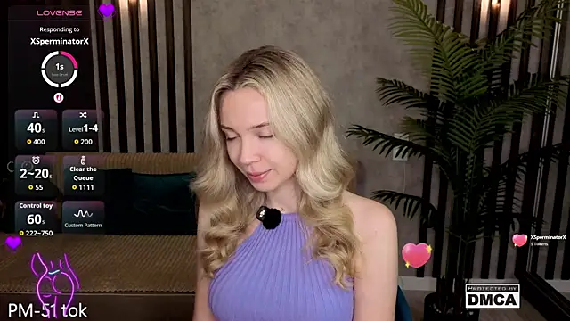 Snapshot of Holl1Would chatting on July 20, 6:54 pm Holl1Would online show from July 20, 6:54 pm