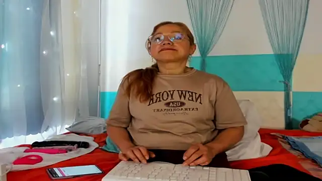 Snapshot of anthonela_mature_ chatting on April 25, 5:32 pm anthonela mature online show from April 25, 5:32 pm